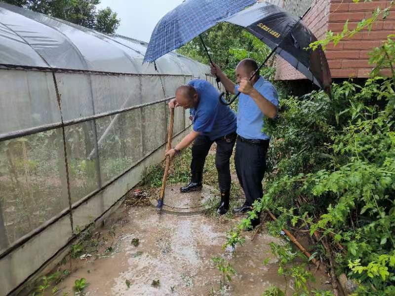 暴雨来袭丨亚太物业防汛在行动，为业主撑起“安全伞”